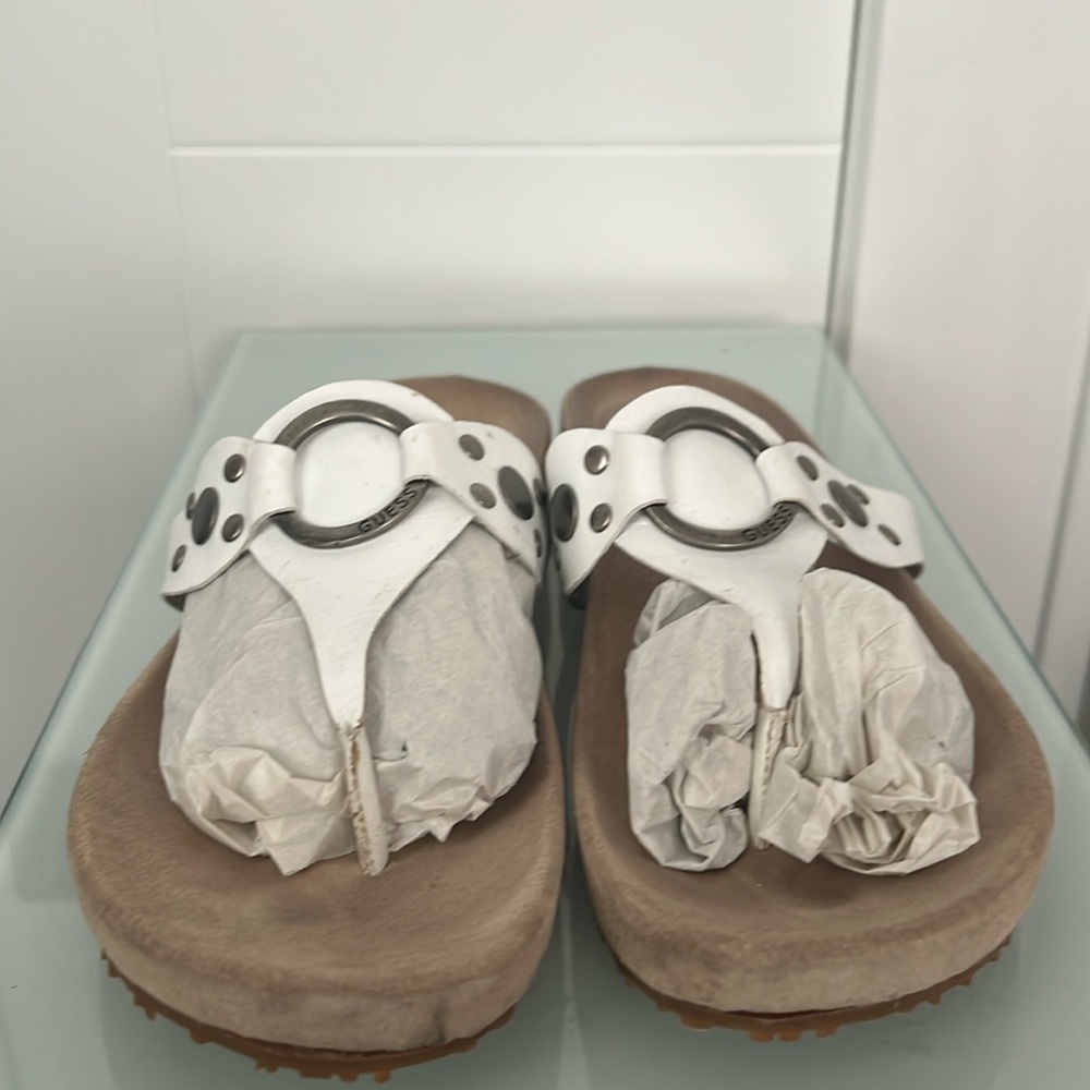 Guess woman sandals faux white leather with silver details